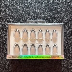 NailReformation Black and Silver French Manicure Press Ons